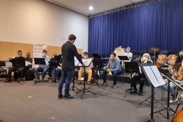 Case 100 alumnas e alumnos participaron esta semana na actividade «Quen é quen: os instrumentos que viven na Escola Municipal de Música», dirixido aos centros de educación infantil e primaria